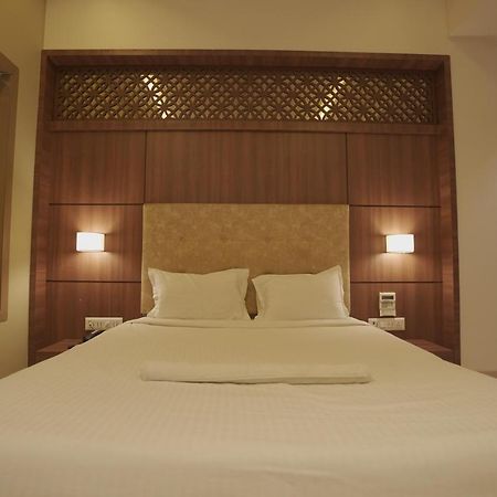 Hotel Mathoshree Thane Extérieur photo
