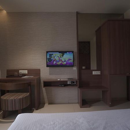 Hotel Mathoshree Thane Extérieur photo