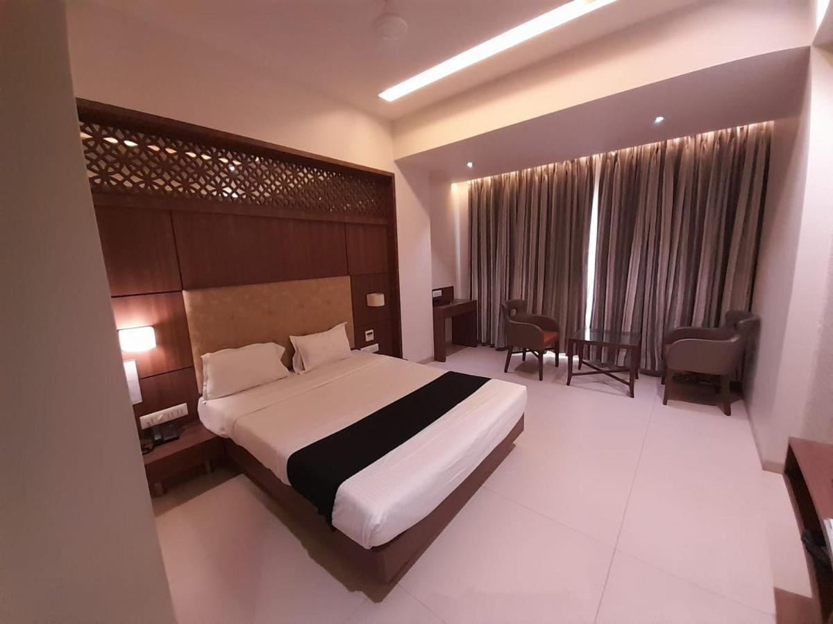 Hotel Mathoshree Thane Extérieur photo