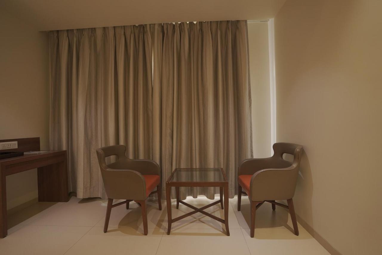 Hotel Mathoshree Thane Extérieur photo