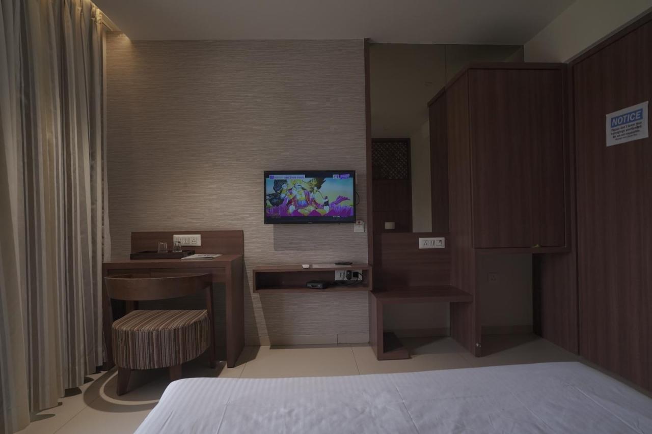 Hotel Mathoshree Thane Extérieur photo