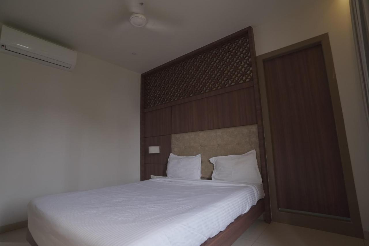 Hotel Mathoshree Thane Extérieur photo