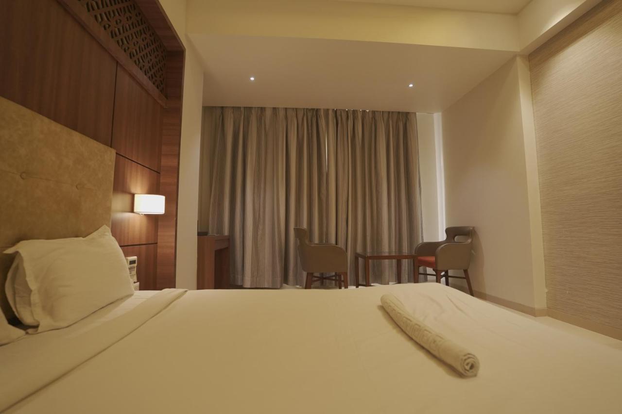 Hotel Mathoshree Thane Extérieur photo