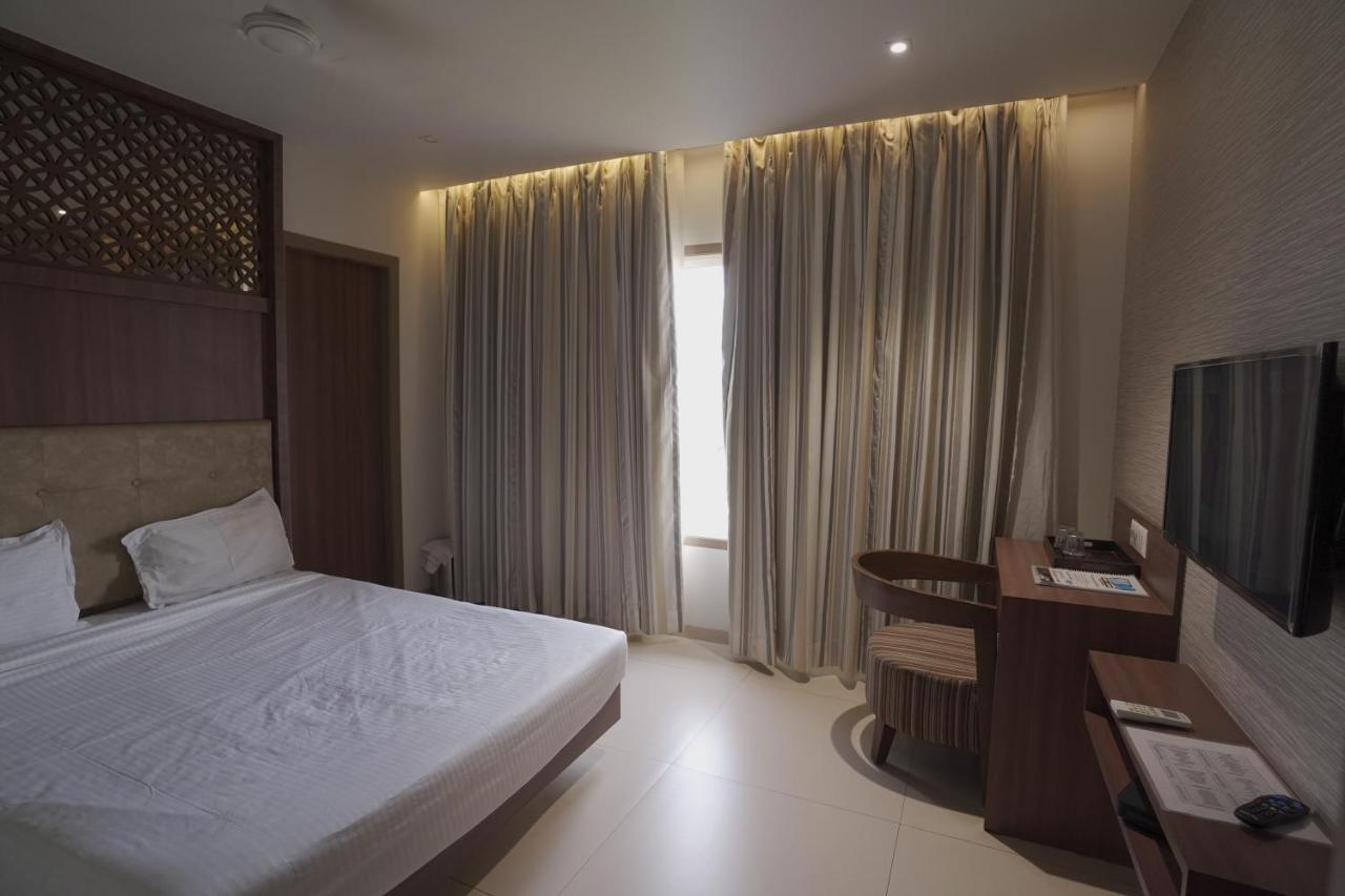 Hotel Mathoshree Thane Extérieur photo