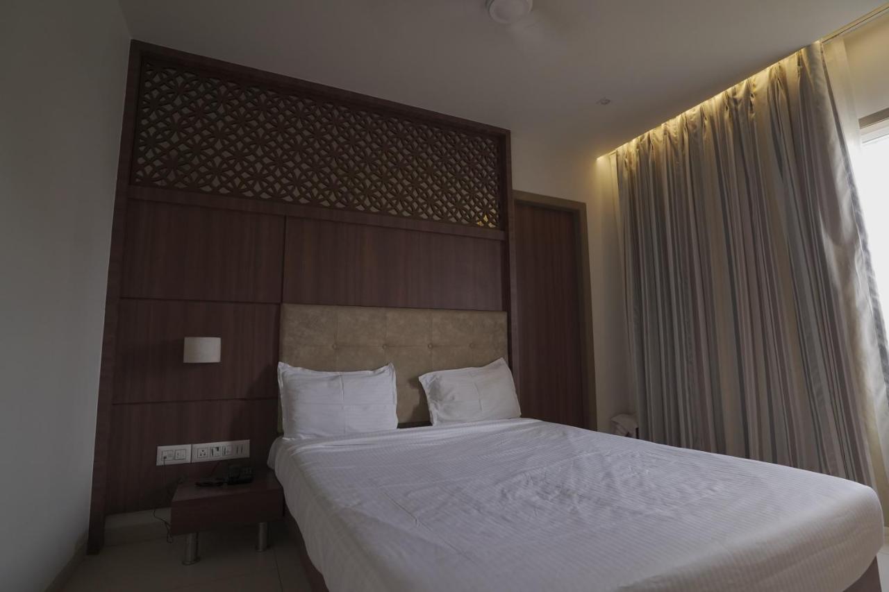 Hotel Mathoshree Thane Extérieur photo