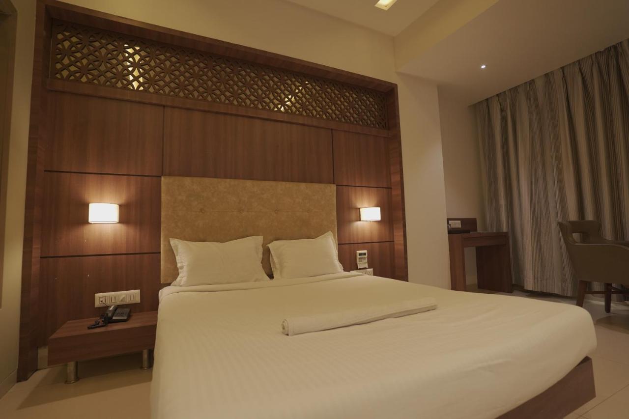 Hotel Mathoshree Thane Extérieur photo