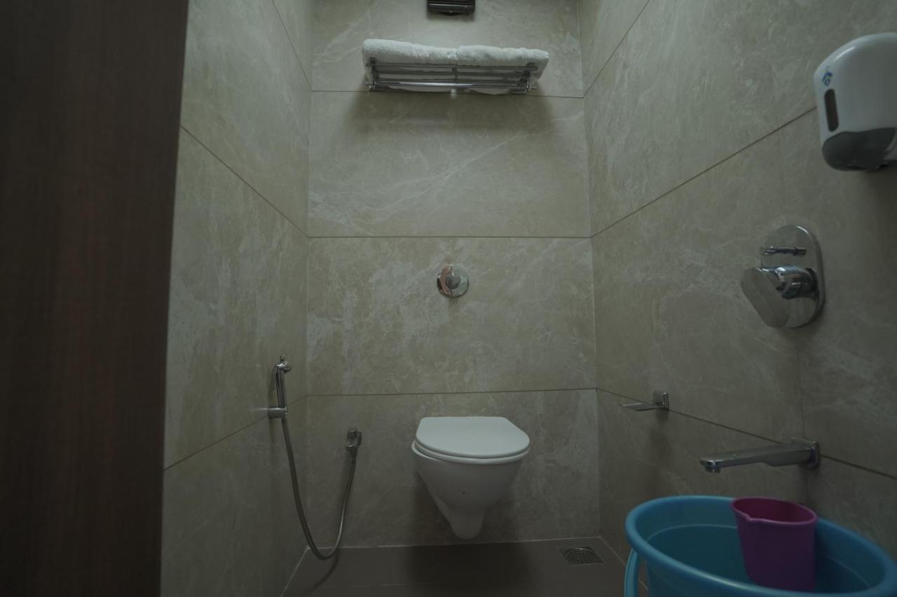 Hotel Mathoshree Thane Extérieur photo